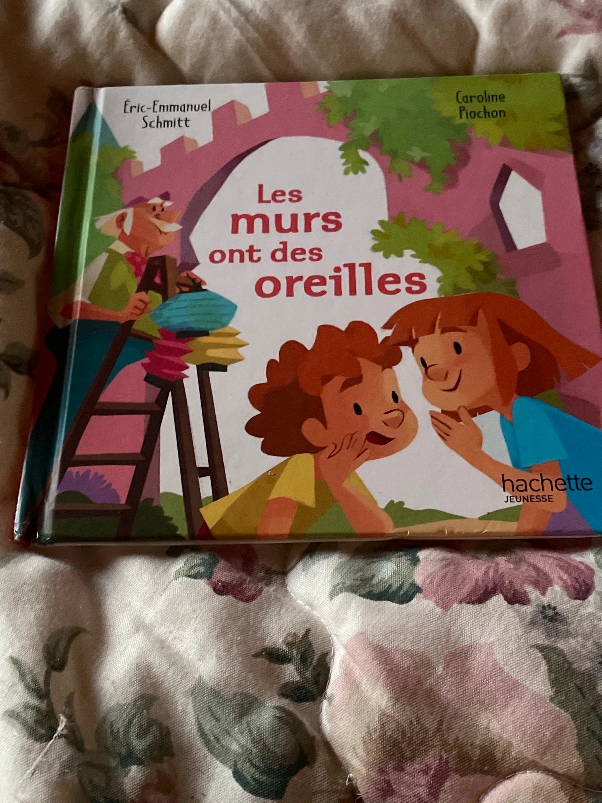 Les murs ont des oreilles